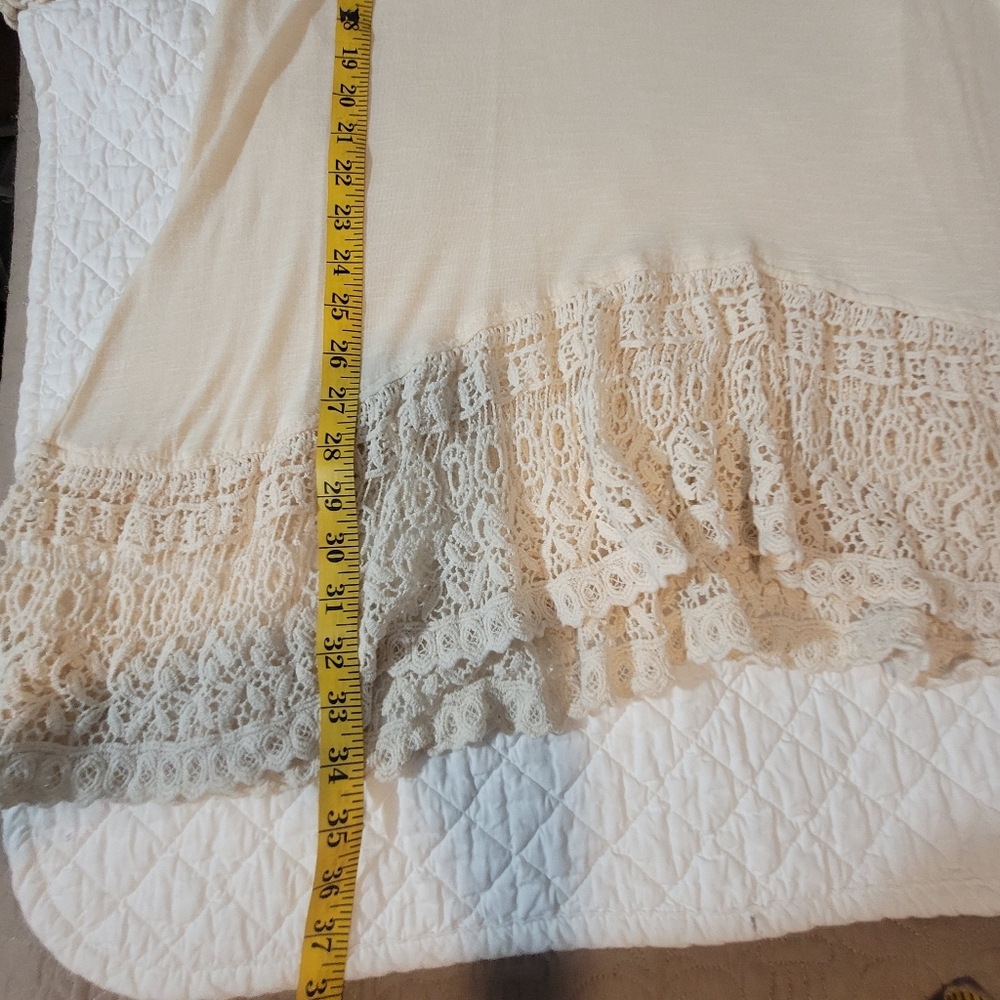 Indigo Soul Cream Lace Trim   High-low Top with 3/4 Sleeves and a Flowy Fit SZ M - Picture 9 of 9